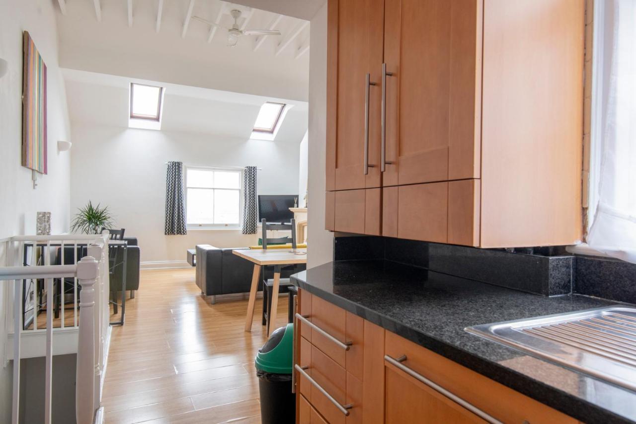 Fantastic 3 Bed Brighton House- Sleeps 6- Superfast Wifi And Garage Exterior foto