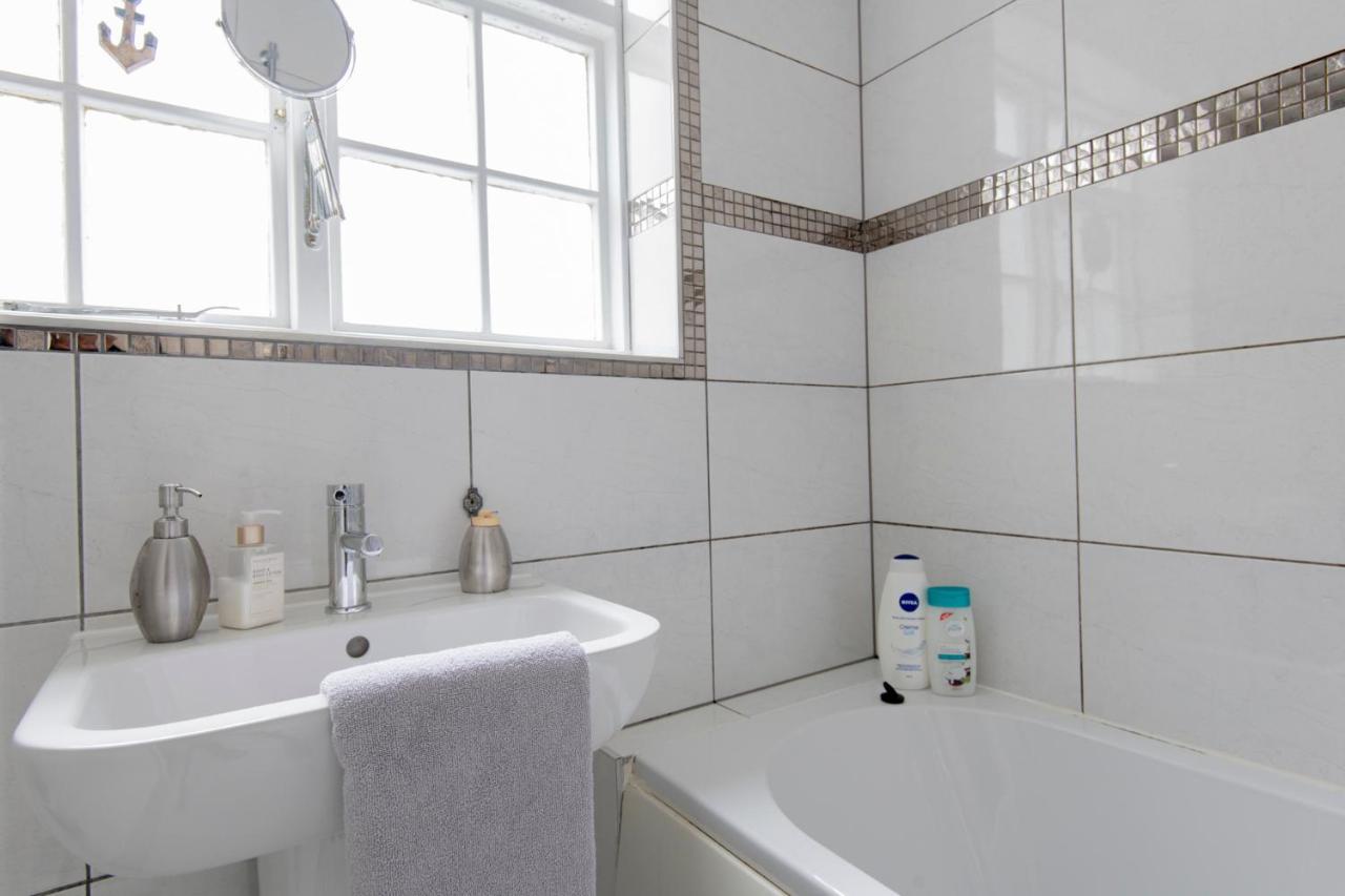 Fantastic 3 Bed Brighton House- Sleeps 6- Superfast Wifi And Garage Exterior foto