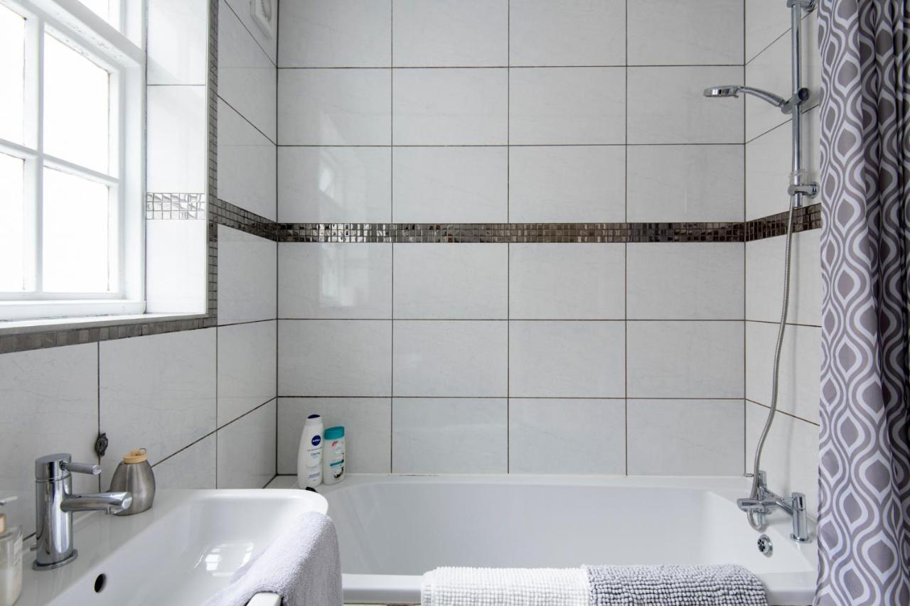 Fantastic 3 Bed Brighton House- Sleeps 6- Superfast Wifi And Garage Exterior foto
